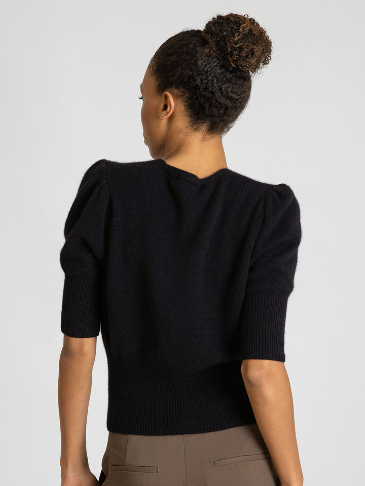 Short sleeved. cashmere cardigan grace in 100% pure cashmere by Kashmina. Scandinavian design. Color: Black