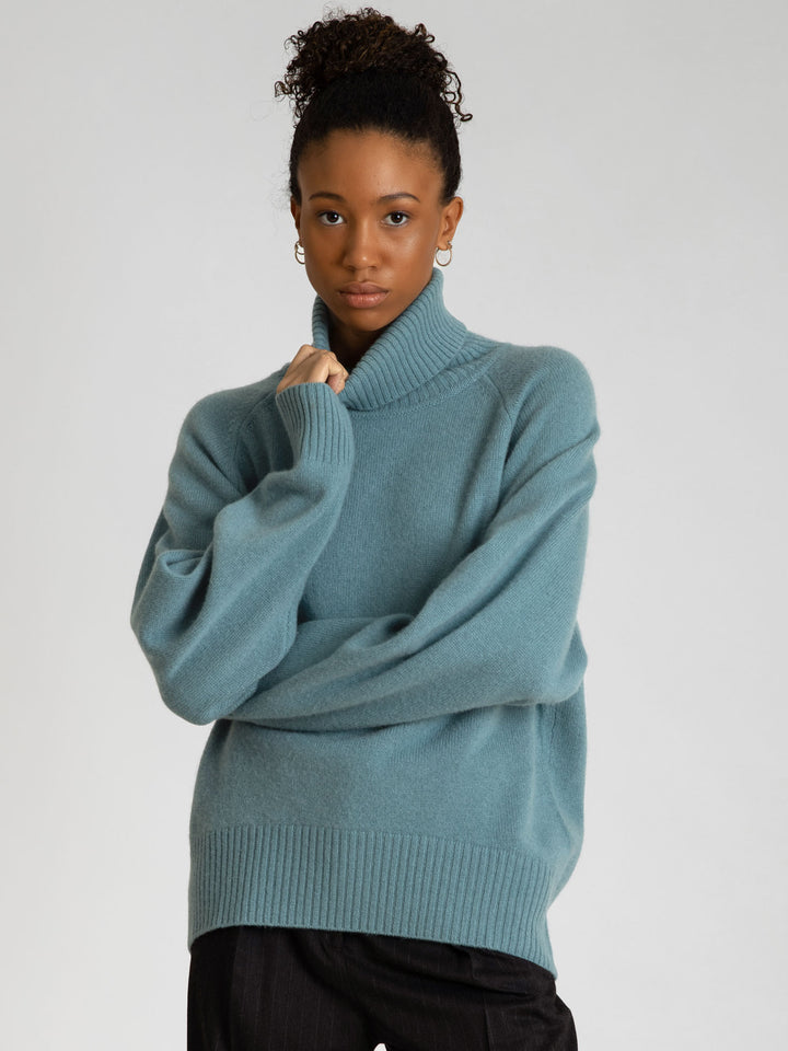 Turtle neck cashmere sweater Milano in 100% cashmere by Kashmna, color arctic blue/green. Scandinavian design.