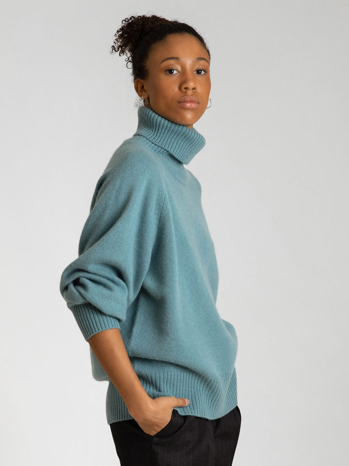 Turtle neck cashmere sweater Milano in 100% cashmere by Kashmna, color arctic blue/green. Scandinavian design.
