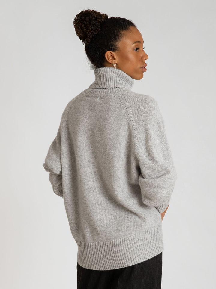 kashmina turtle neck cashmere sweater milano light grey wool Scandinavian design sustainable fashion