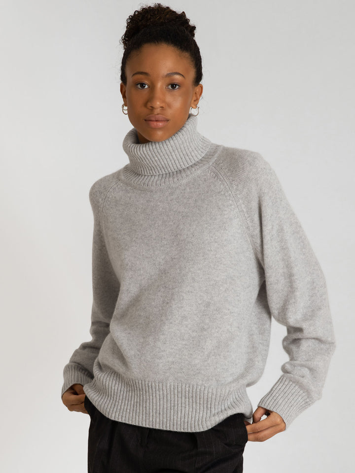 kashmina turtle neck cashmere sweater milano light grey wool Scandinavian design sustainable fashion