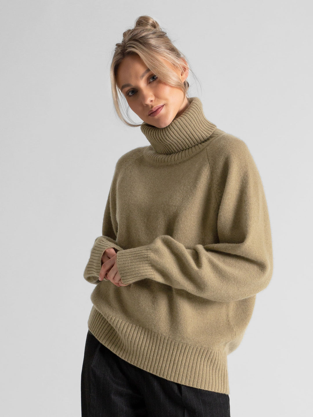 kashmina turtle neck cashmere sweater milano , color olive, cashmere wool Scandinavian design sustainable fashion.