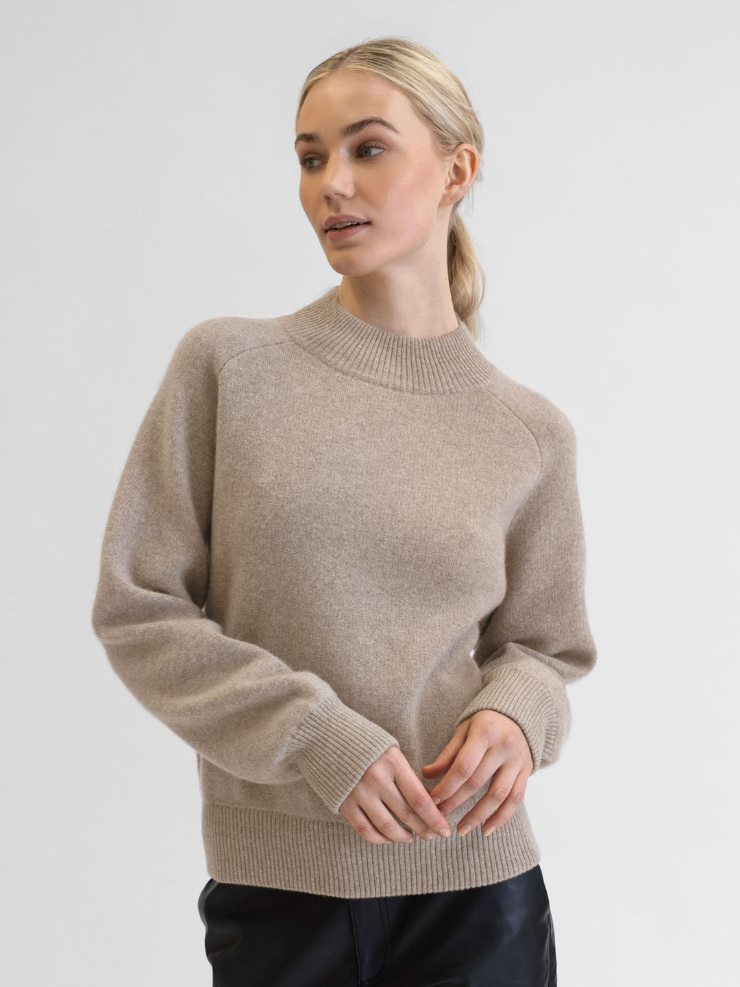 Toast - brown cashmere sweater "snowflake" in 100% pure cashmere. Scandinavian design by Kashmina