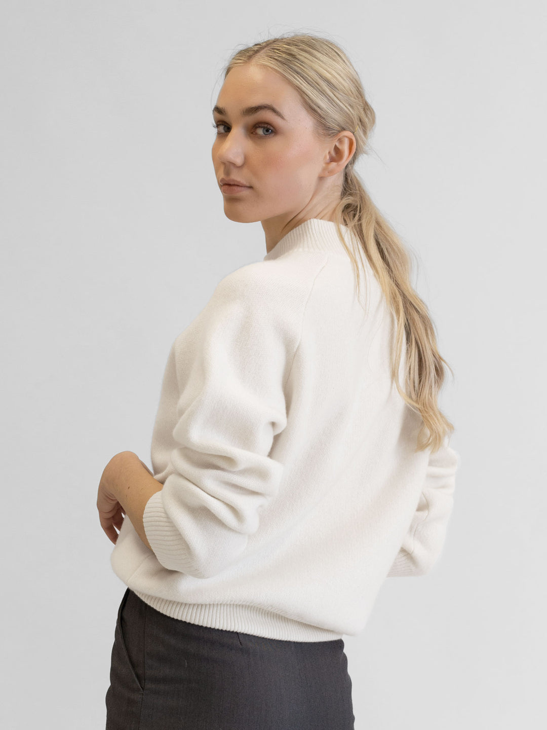 White cashmere sweater "snowflake" in 100% pure cashmere. Scandinavian design by Kashmina