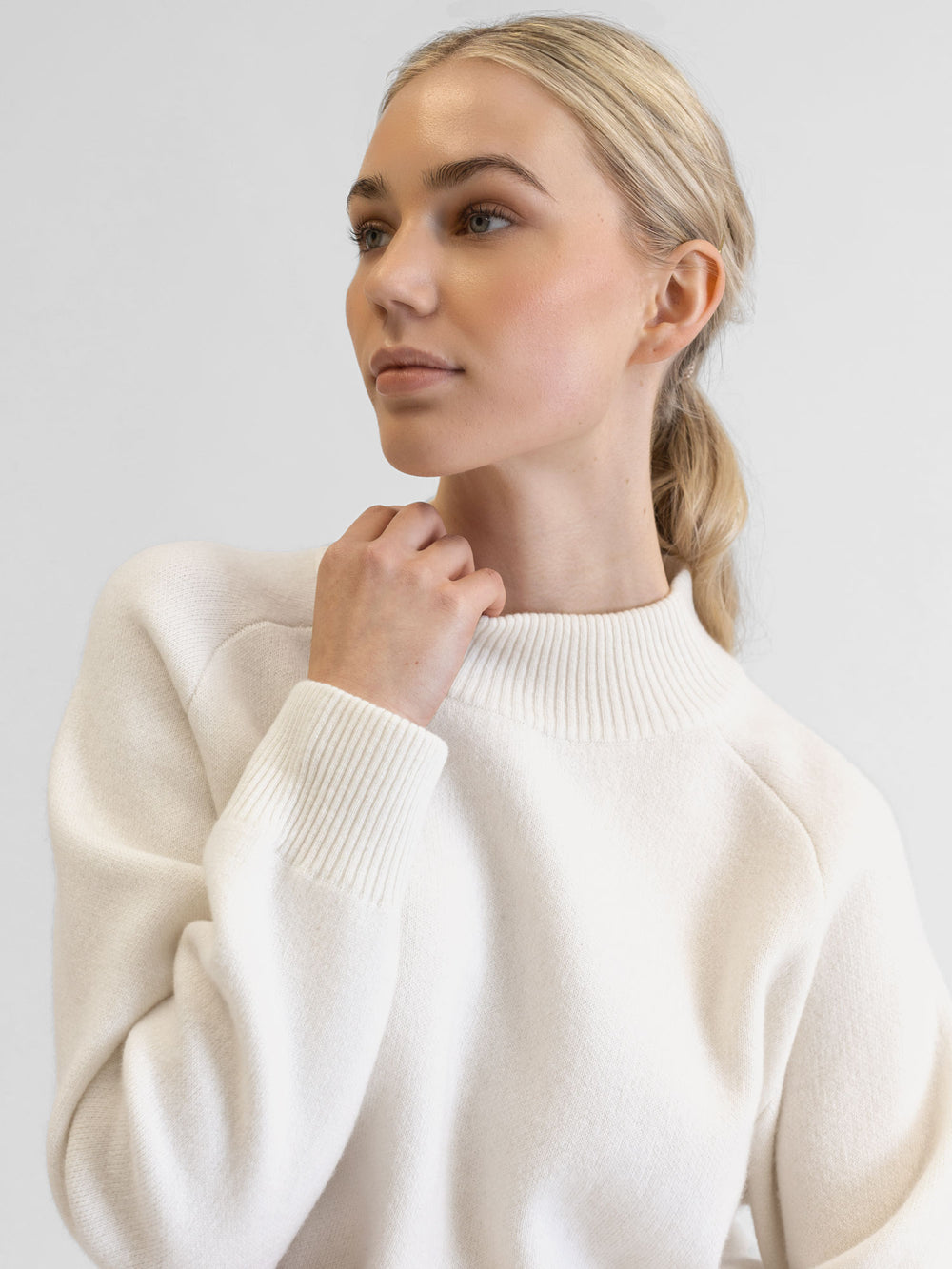 White cashmere sweater "snowflake" in 100% pure cashmere. Scandinavian design by Kashmina