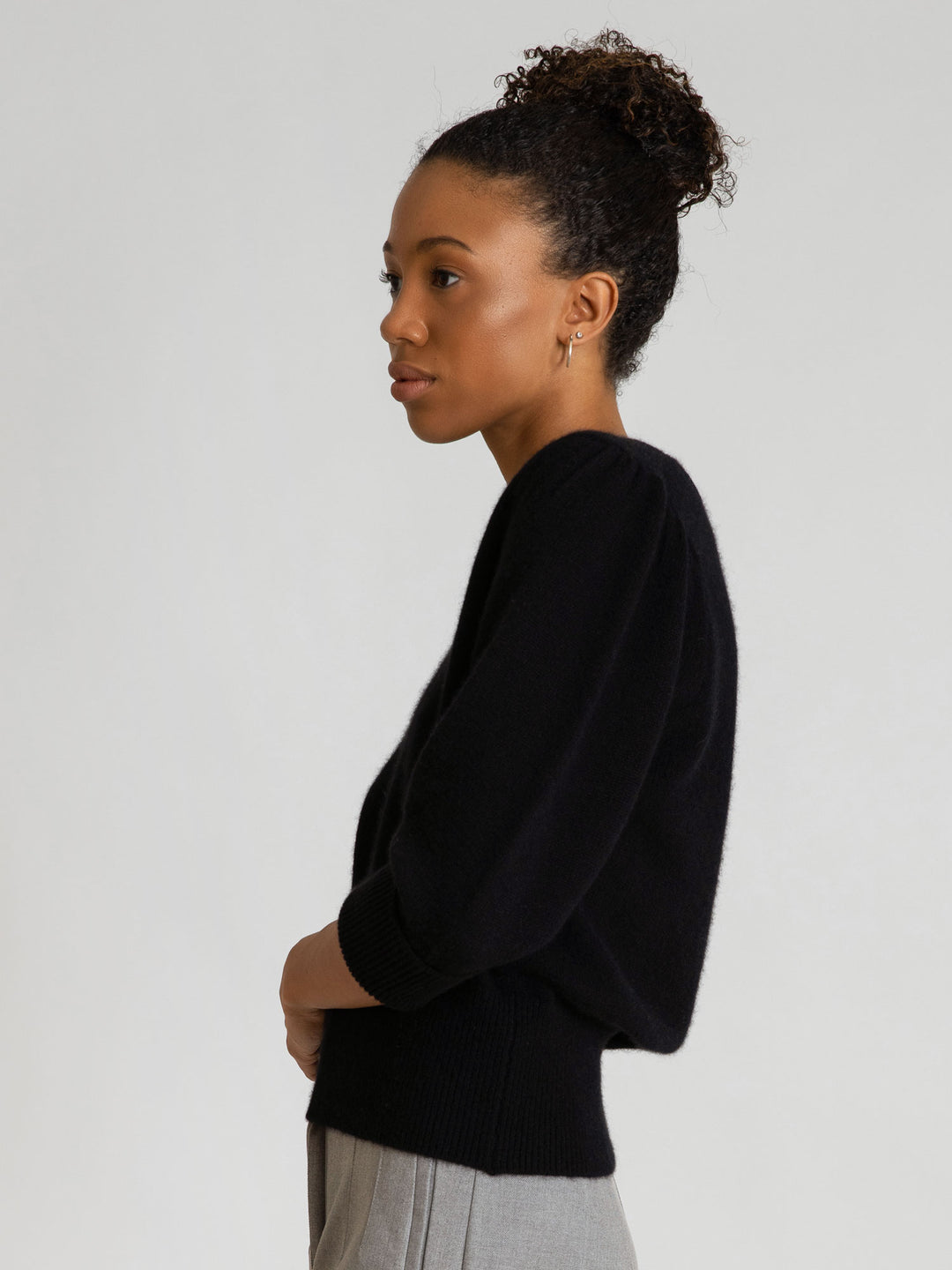Cashmere sweater "Swan". Puff sleeve, 100% pure cashmere from Kashmina. Color: black