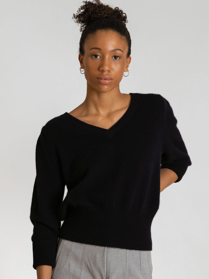 Cashmere sweater "Swan". Puff sleeve, 100% pure cashmere from Kashmina. Color: black