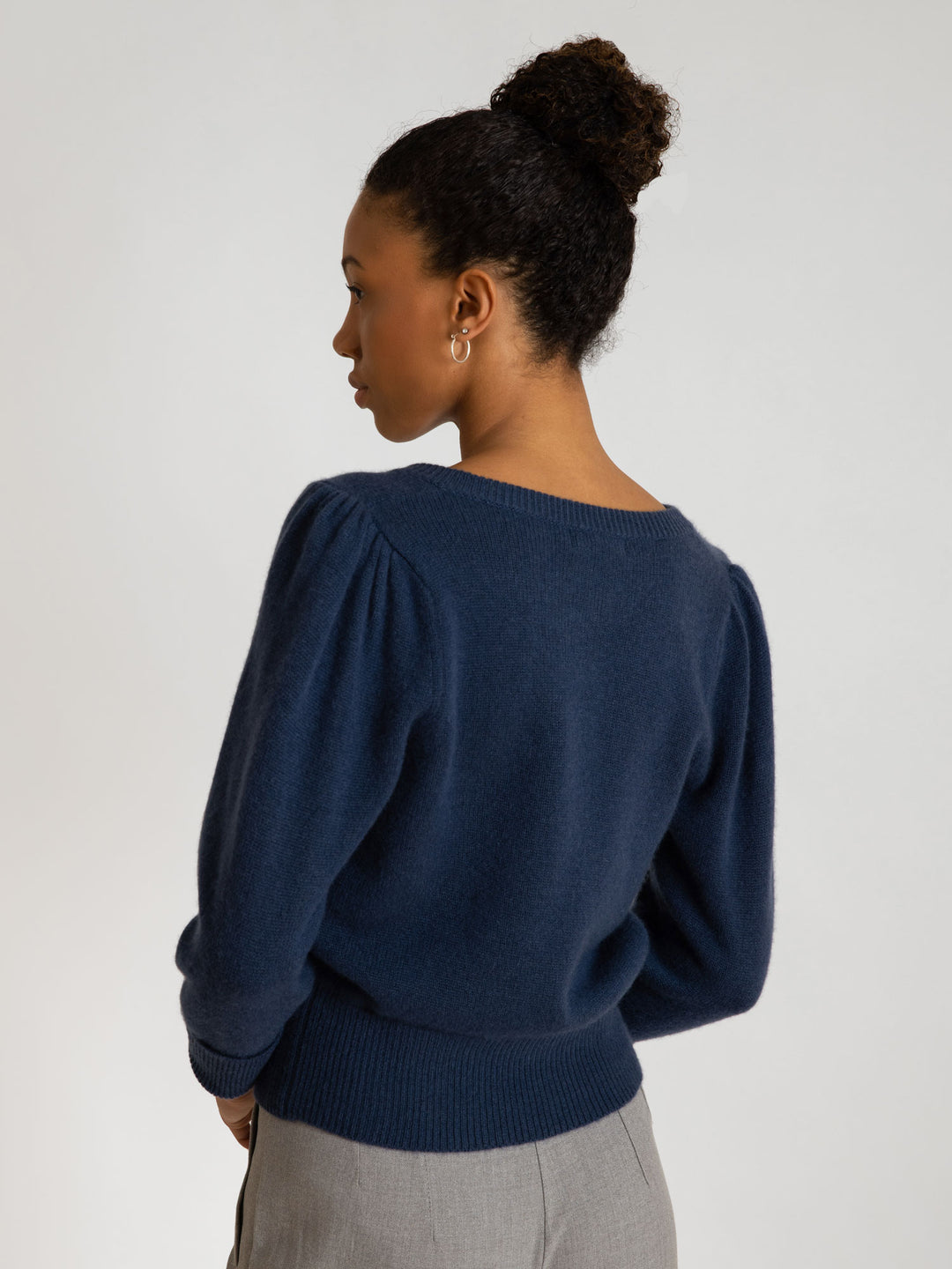 Cashmere sweater "Swan". Puff sleeve, 100% pure cashmere from Kashmina. Color: mountain blue