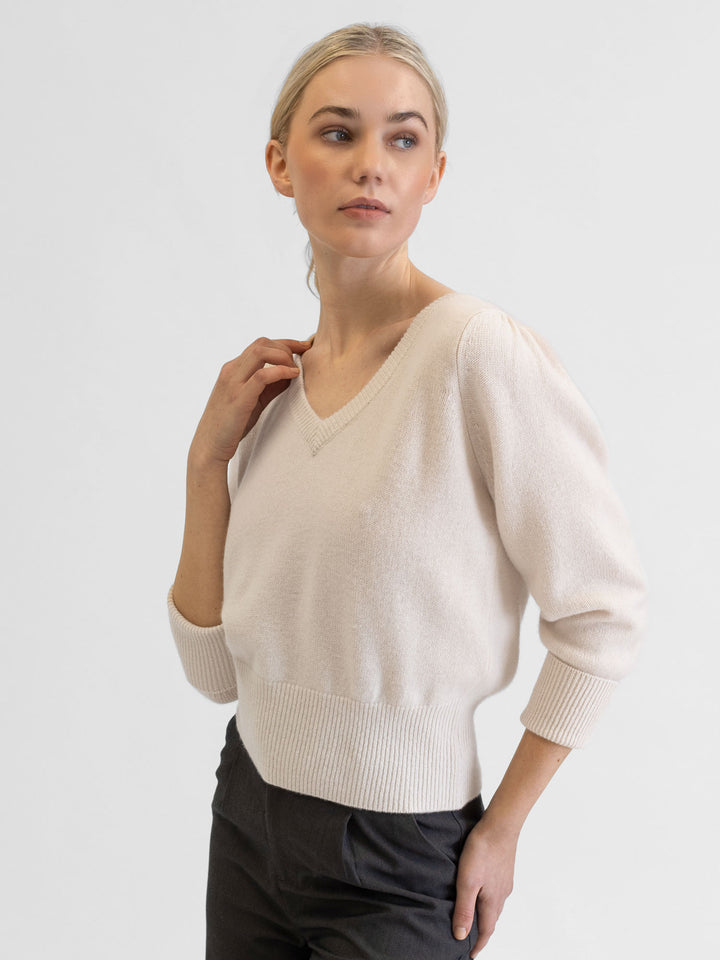 Cashmere sweater "Swan". Puff sleeve, 100% pure cashmere from Kashmina. Color: pearl