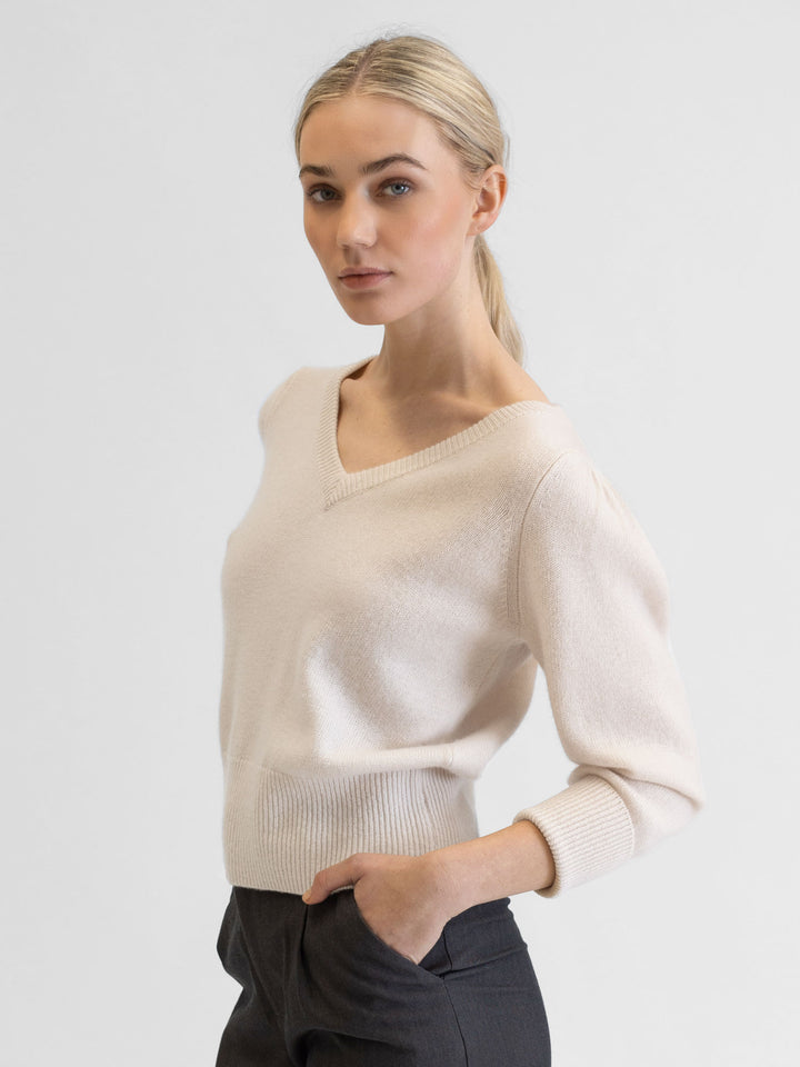 Cashmere sweater "Swan". Puff sleeve, 100% pure cashmere from Kashmina. Color: pearl