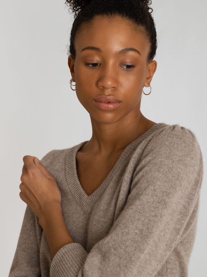 Cashmere sweater "Swan". Puff sleeve, 100% pure cashmere from Kashmina. Color: toast