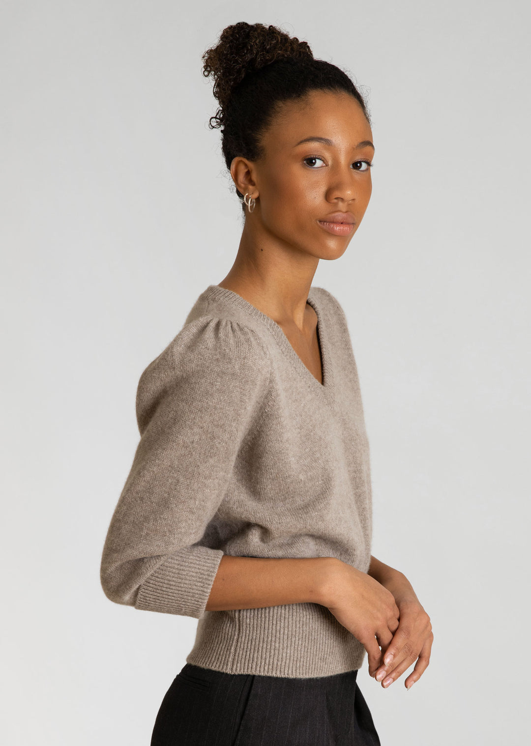 Cashmere sweater "Swan". Puff sleeve, 100% pure cashmere from Kashmina. Color: toast