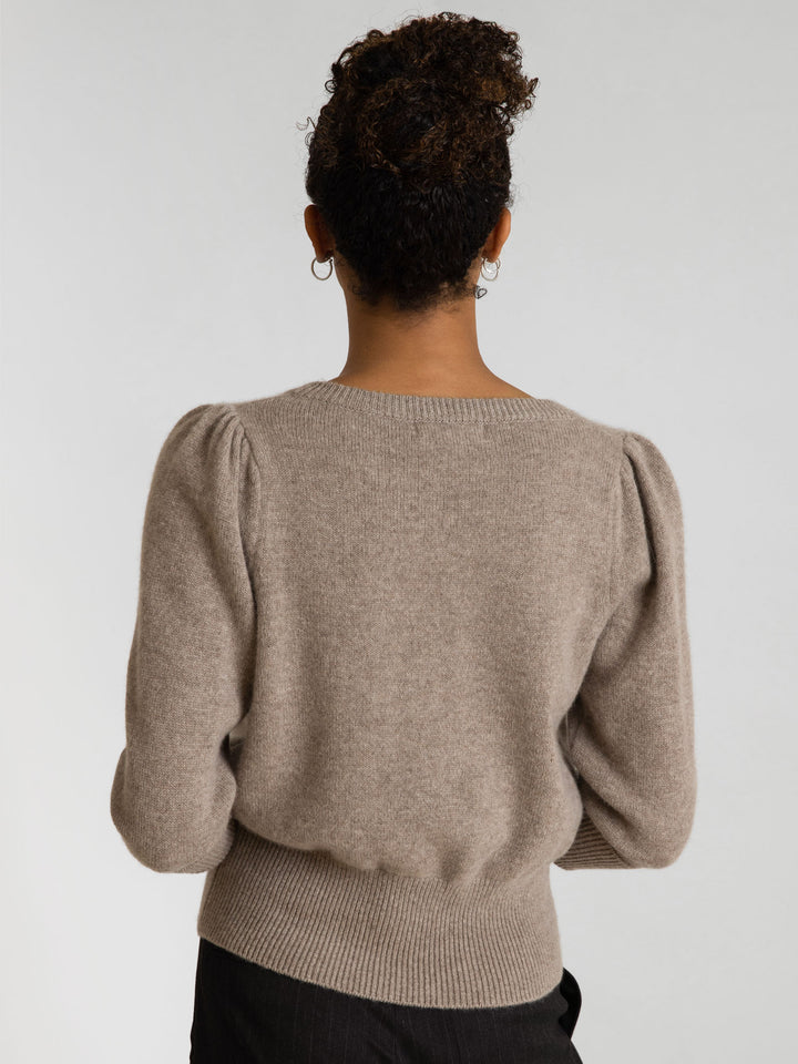 Cashmere sweater "Swan". Puff sleeve, 100% pure cashmere from Kashmina. Color: toast