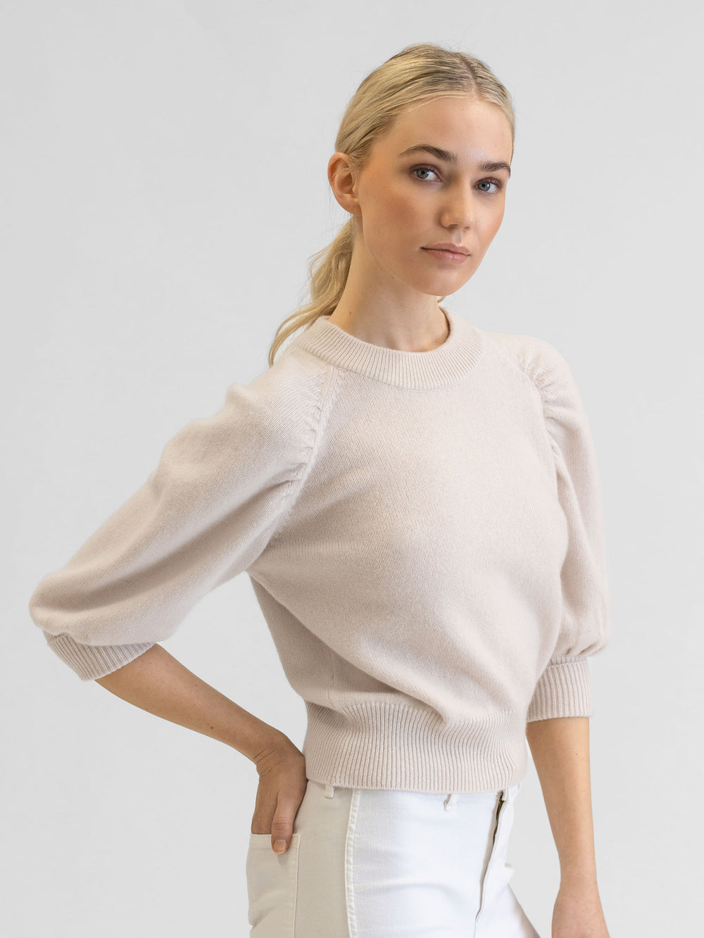 cashmere sweater aurora, 100% cashmere from Kashmina. Norwegian design, color pearl