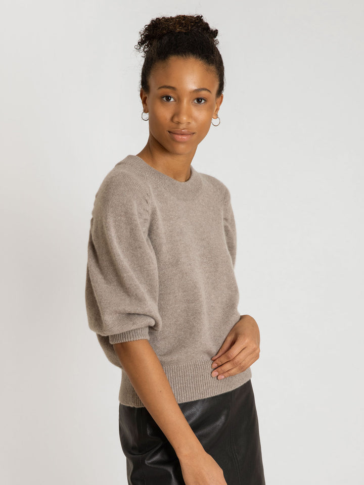 Cashmere sweater aurora, 100% cashmere from Kashmina. Scandinavian design, color toast/brown