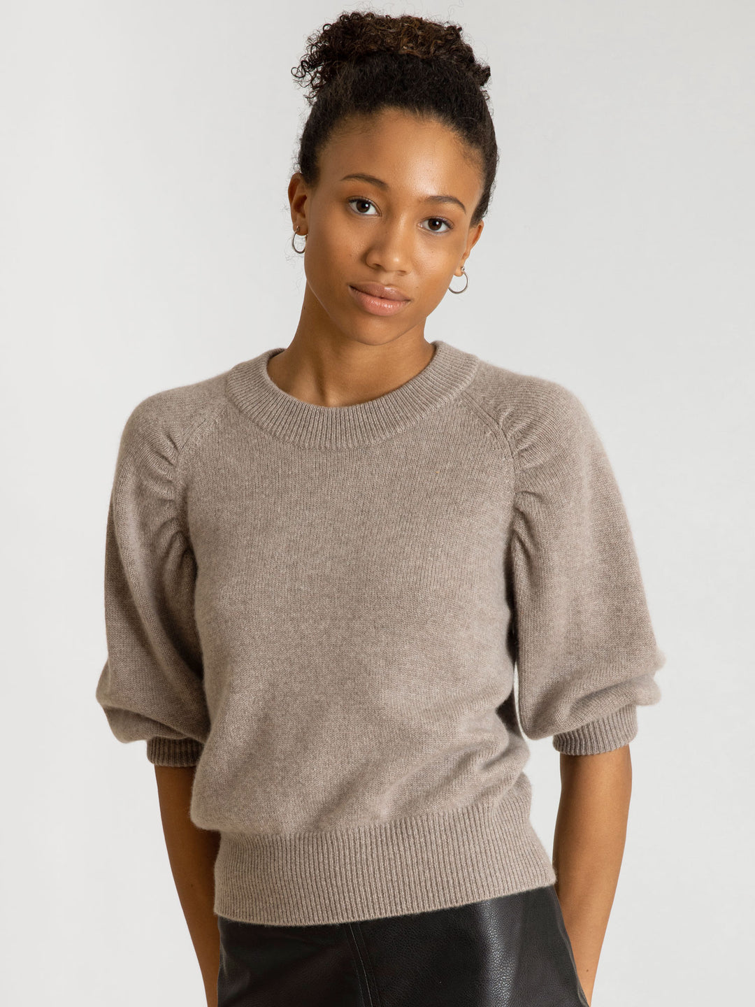 Cashmere sweater aurora, 100% cashmere from Kashmina. Scandinavian design, color toast/brown