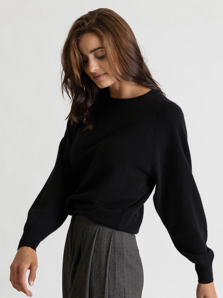 Oversized black cashmere sweater Embla, 100% cashmere from kashmina, Scadinavian design
