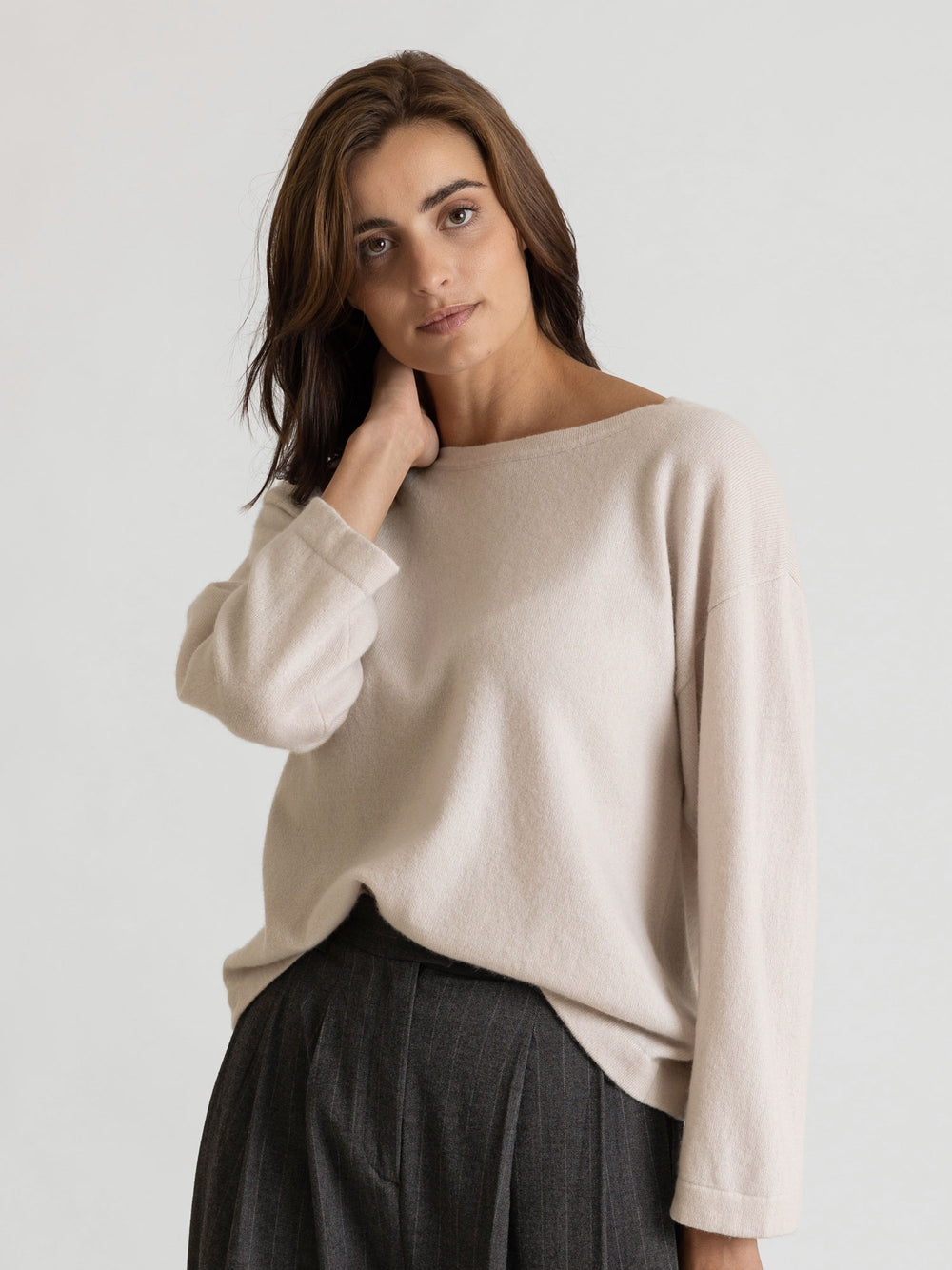 long sleeved cashmere sweater Flash in 100% cashmere by Kashmina. Color pearl