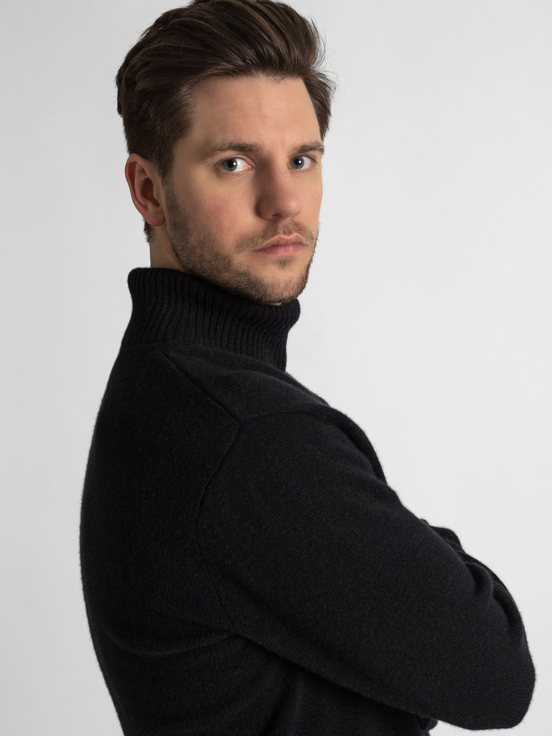 Turtle neck cashmere sweater. 100% cashmere. Scandinavian design. Color: Black