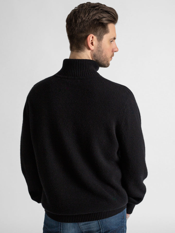 Turtle neck cashmere sweater. 100% cashmere. Scandinavian design. Color: Black