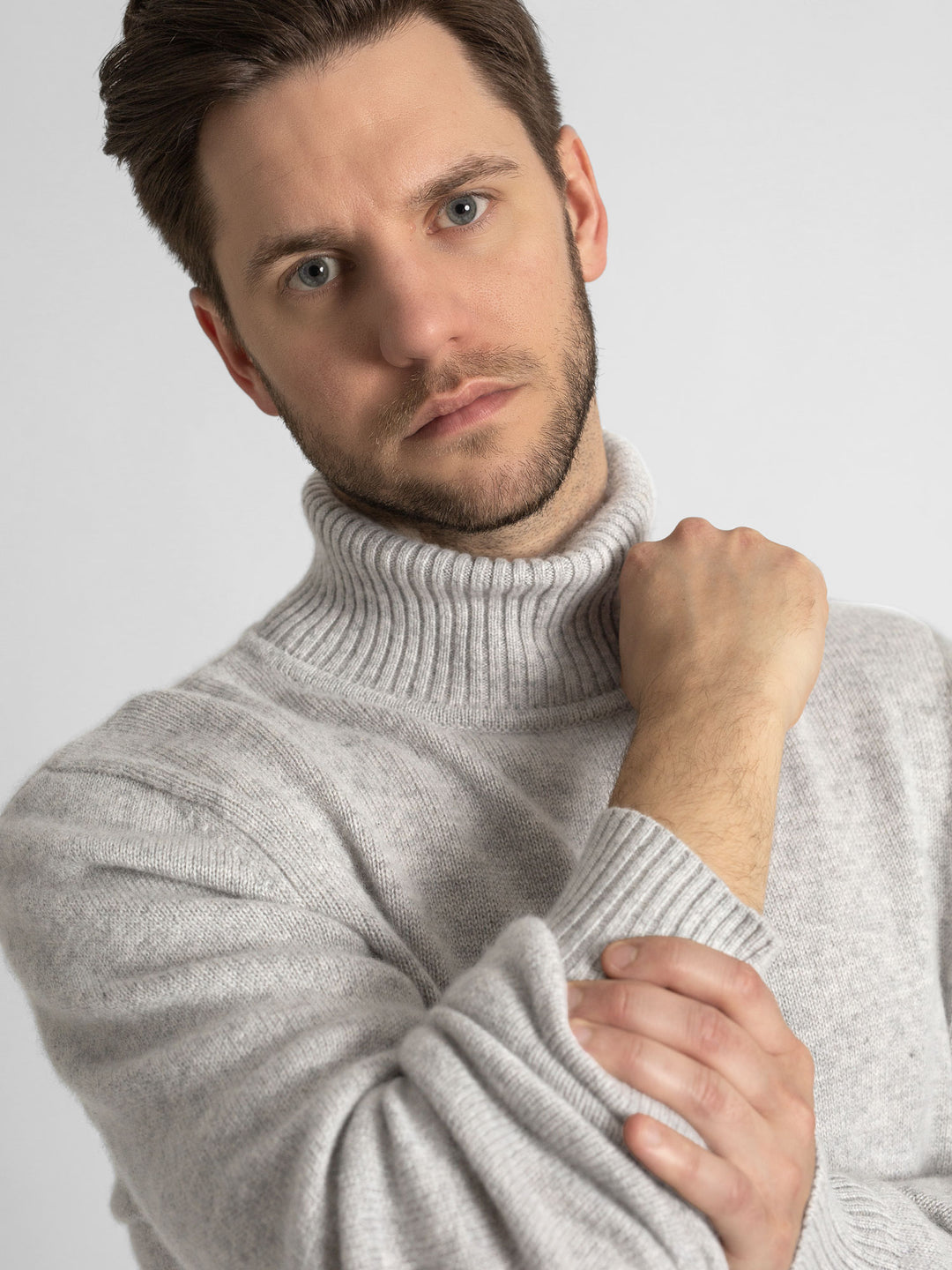 Turtle neck cashmere sweater. 100% cashmere. Scandinavian design. Color: Light grey