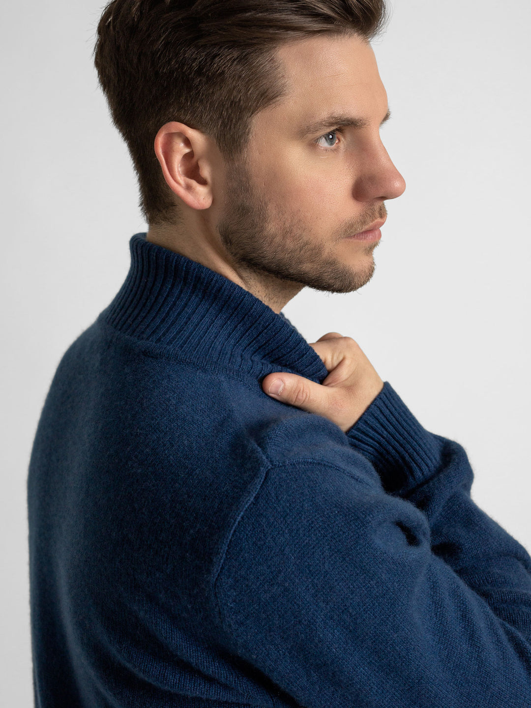 Turtle neck cashmere sweater. 100% cashmere. Scandinavian design. Color: Mountain blue