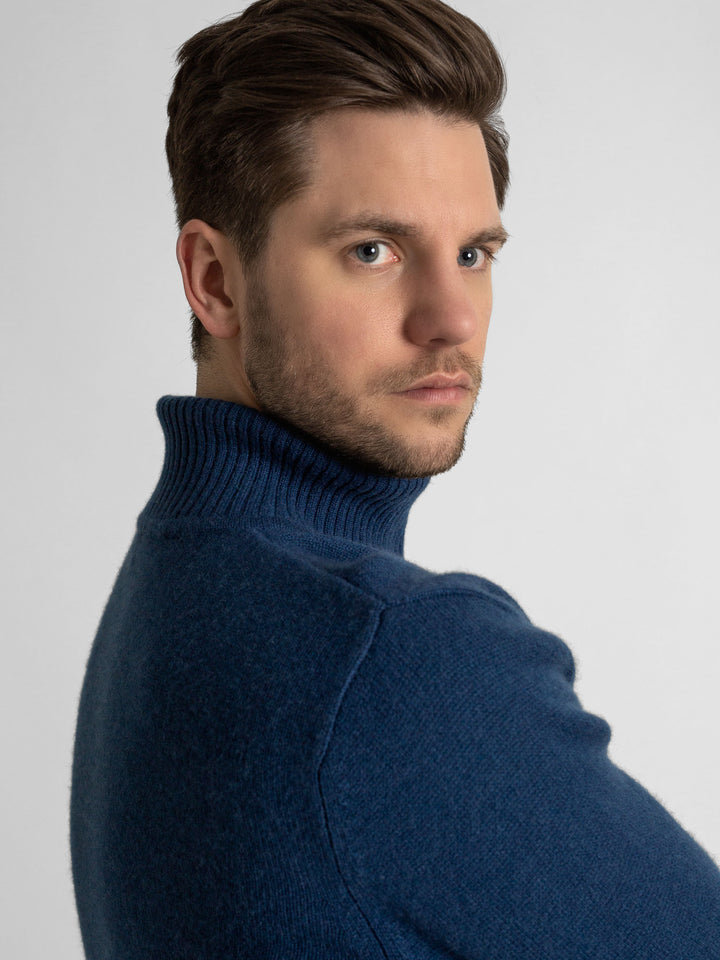 Turtle neck cashmere sweater. 100% cashmere. Scandinavian design. Color: Mountain blue