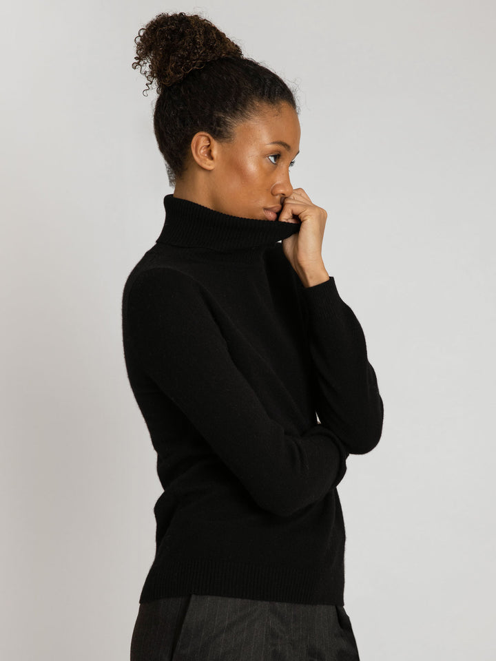 Turtleneck cashmere sweater, black color. 100% pure cashmere. Scandinavian design by KASHMINA of Norway.