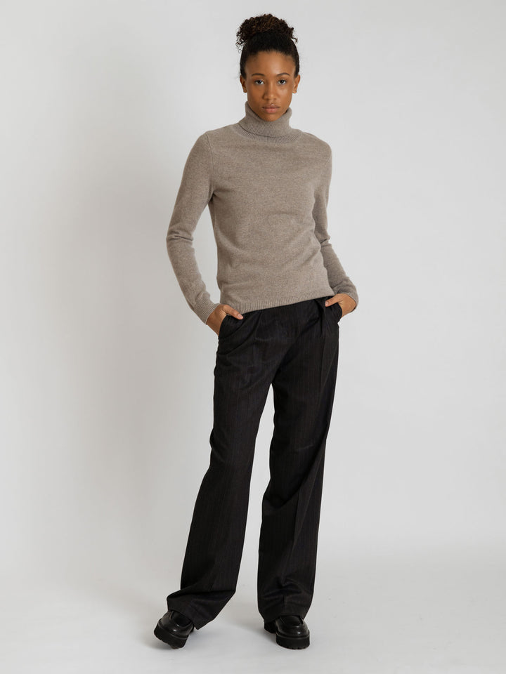 Turtleneck cashmere sweater, toast (light brown) color. 100% pure cashmere. Scandinavian design by KASHMINA of Norway.