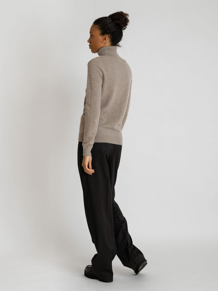 Turtleneck cashmere sweater, toast (light brown) color. 100% pure cashmere. Scandinavian design by KASHMINA of Norway.