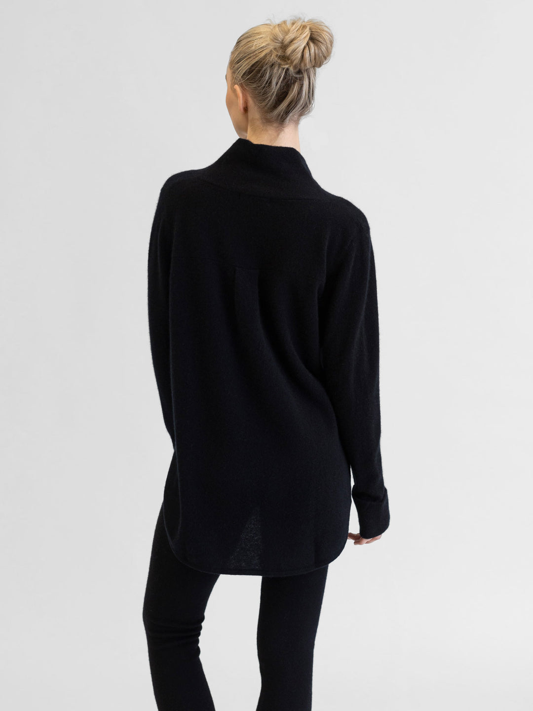  cashmere sweater big shirt in 100% cashmere by Kashmina, black
