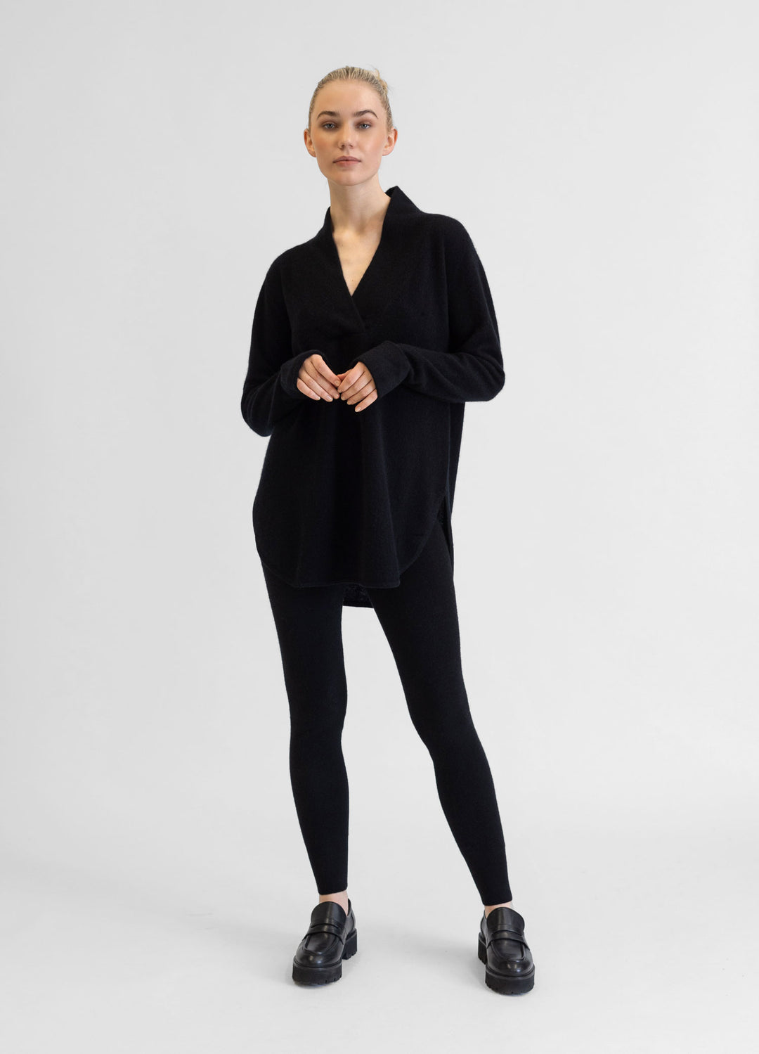  cashmere sweater big shirt in 100% cashmere by Kashmina, black