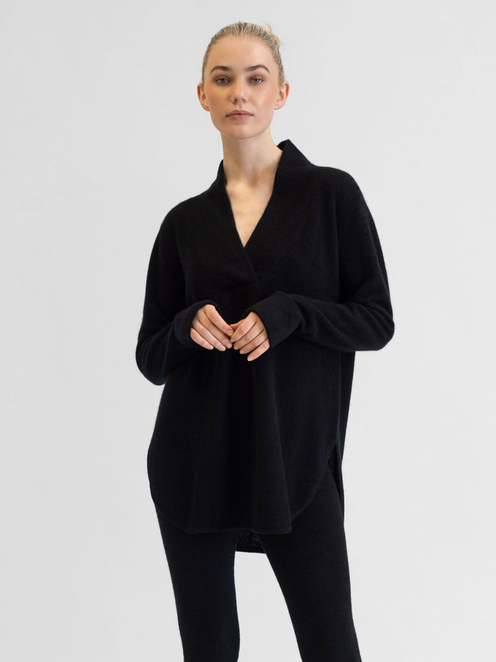  cashmere sweater big shirt in 100% cashmere by Kashmina, black