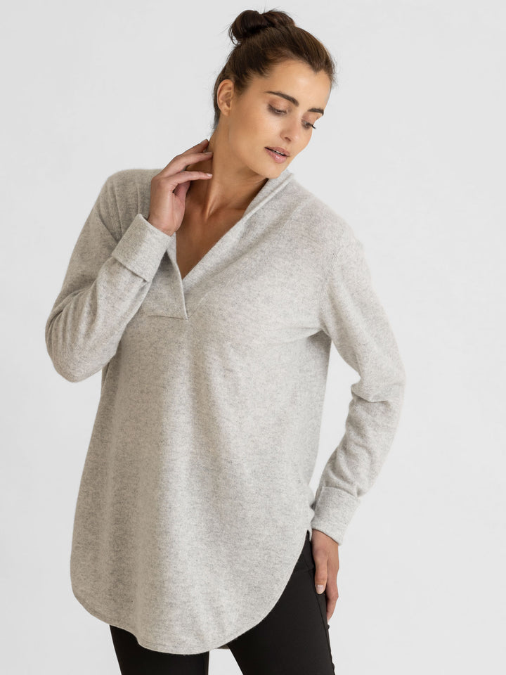 Cashmere sweater "Ida". Color: Light Grey. 100% cashmere. Scandinavian design by Kashmina.
