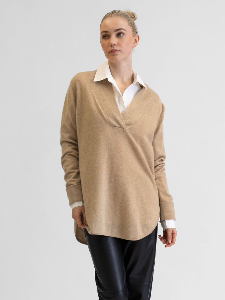 cashmere sweater Big shirt in 100% cashmere by Kashmina, sand color