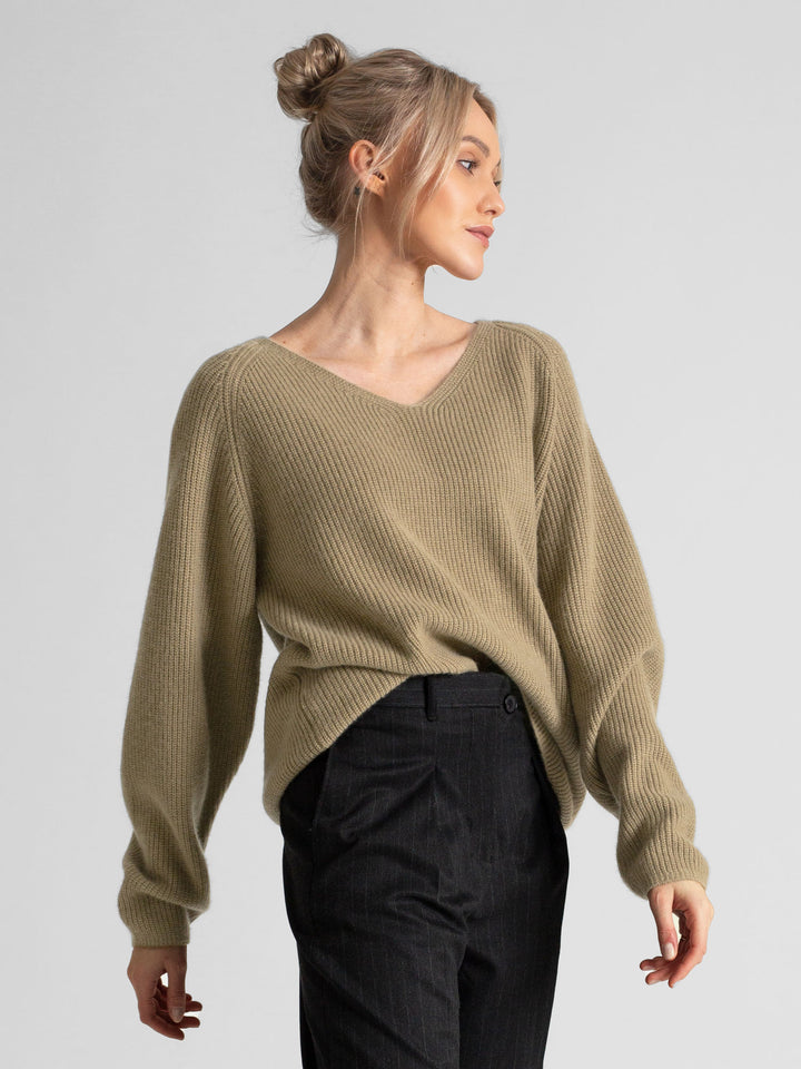 Rib knitted V-neck cashmere sweater in color: Olive. 100% cashmere, Scandinavian design by Kashmina.