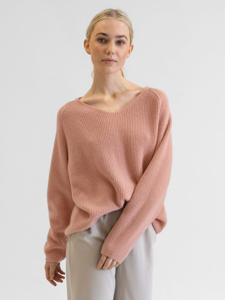 Rib knitted V-neck cashmere sweater. 100% cashmere, Scandinavian design by Kashmina.