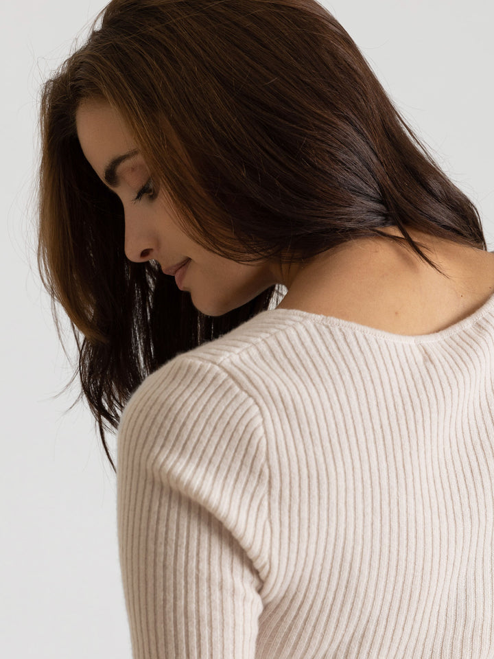 Cashmere sweater "Fanny" 100% cashmere from Kashmina. Color pearl