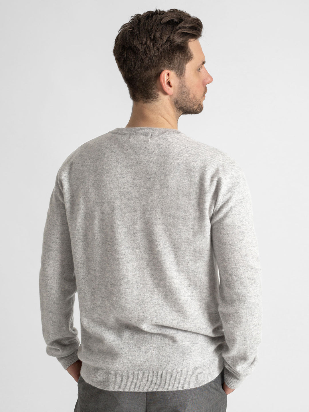 Mens cashmere sweater, v-neck, 100% pure cashmere, soft, warm, Kashmina, world wide shipping.