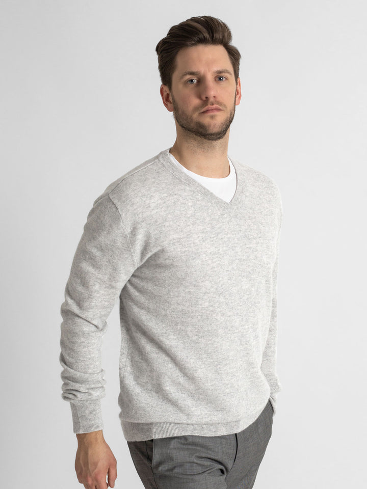 Mens cashmere sweater, v-neck, 100% pure cashmere, soft, warm, Kashmina, world wide shipping.