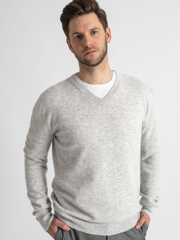 Mens cashmere sweater, v-neck, 100% pure cashmere, soft, warm, Kashmina, world wide shipping.