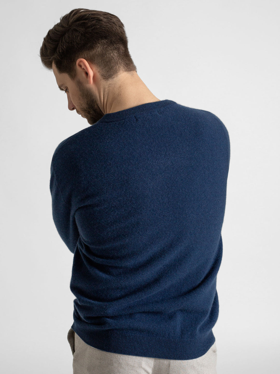 cashmere sweater v-neck men, 100% cashmere from Kashmina, mountain blue wool sweater