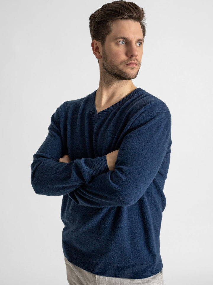 cashmere sweater v-neck men, 100% cashmere from Kashmina, mountain blue wool sweater