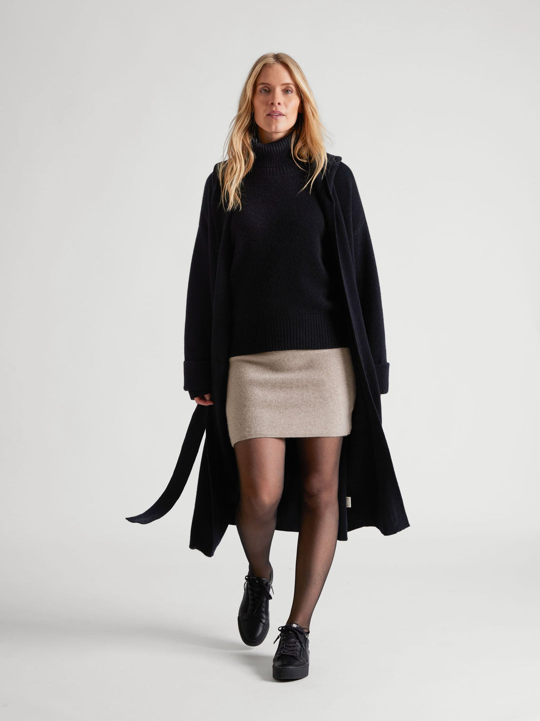 Cashmere skirt "Olava" in 100% pure cashmere. Scandinavian design by Kashmina. Color: Toast.