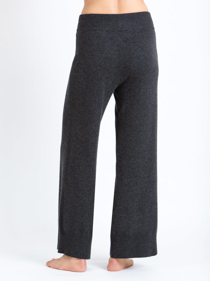 Cashmere pants "Lux Pants" in 100% pure cashmere. Color: Charcoal. Scandinavian design by Kashmina.