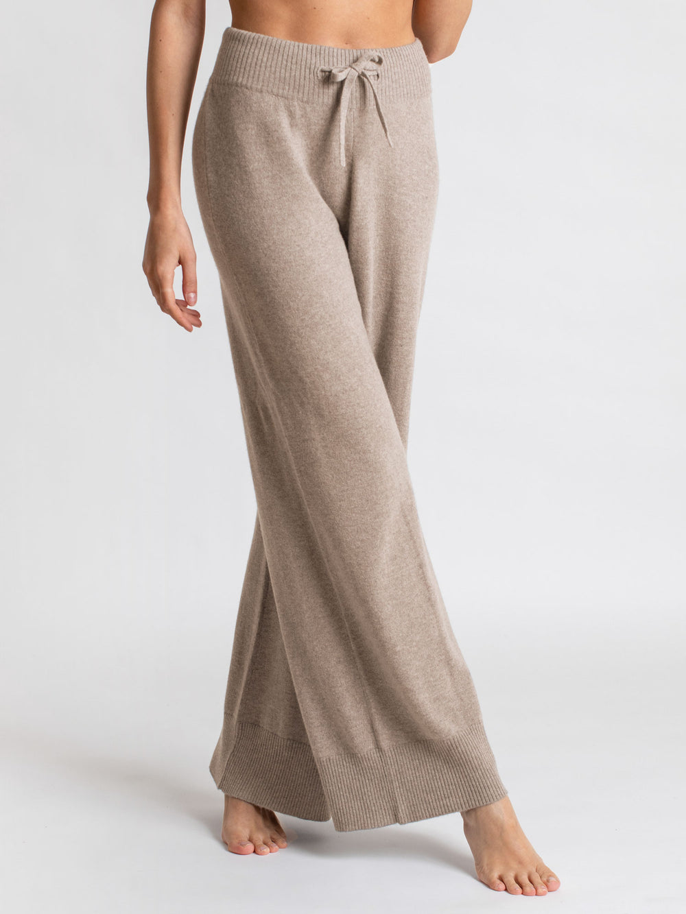 Cashmere pants "Lux Pants" in 100% pure cashmere. Color: Toast. Scandinavian design by Kashmina.