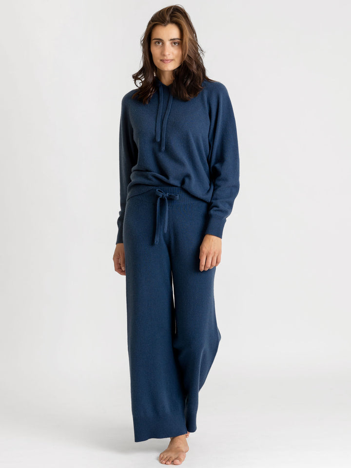 Cashmere pants "Lux Pants" in 100% pure cashmere. Color: Mountain Blue. Scandinavian design by Kashmina.