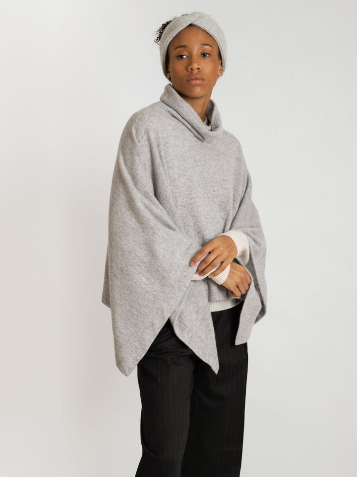 cashmere poncho, turtle neck, light grey in 100% pure cashmere. Scandinavian design.