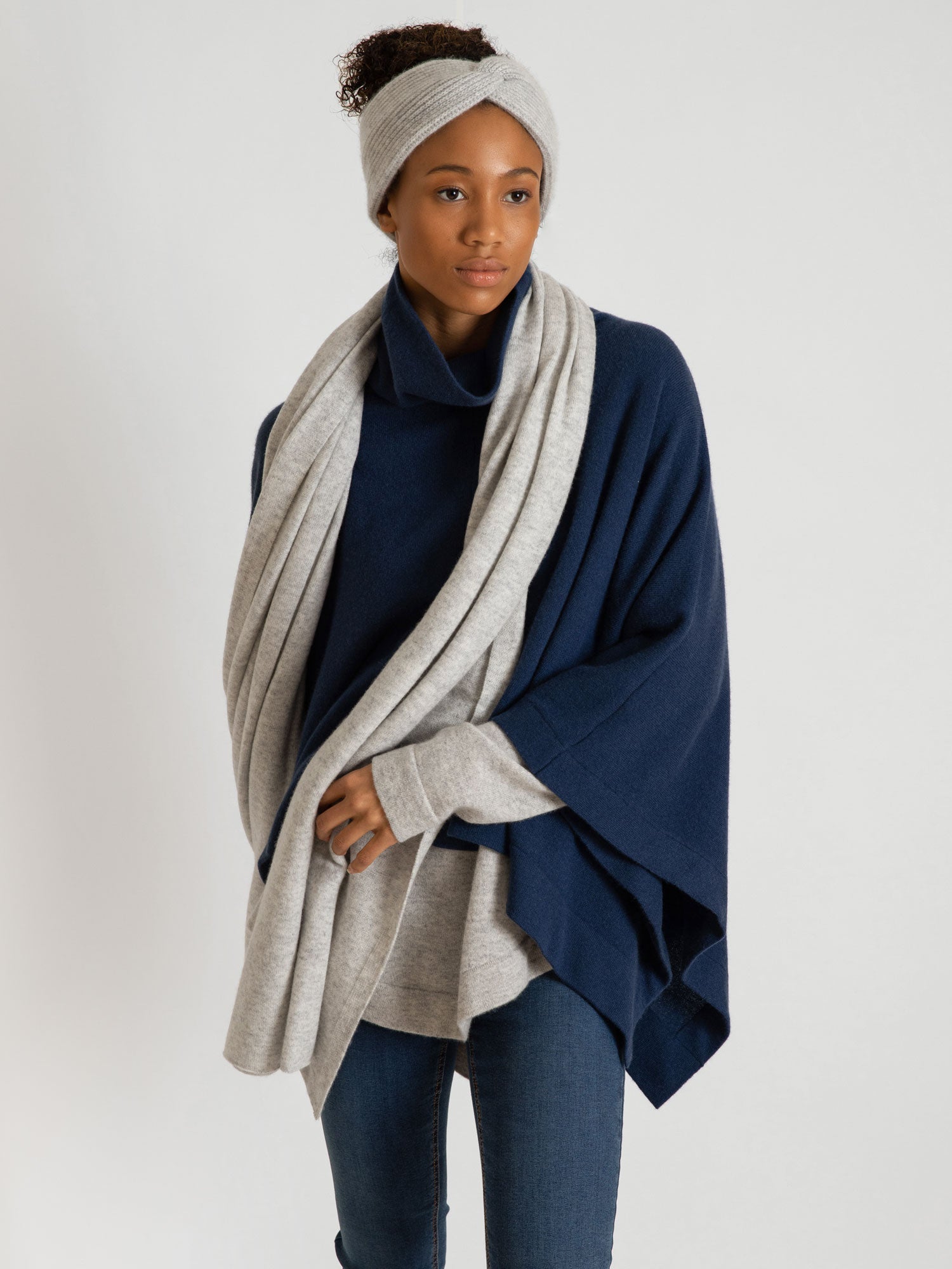 Cashmere poncho Ylva mountain blue